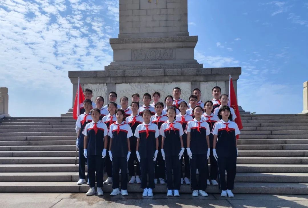 *党**建引领│缅怀革命先烈，传承红色基因——丰台区少先队员站立首都少年先锋岗