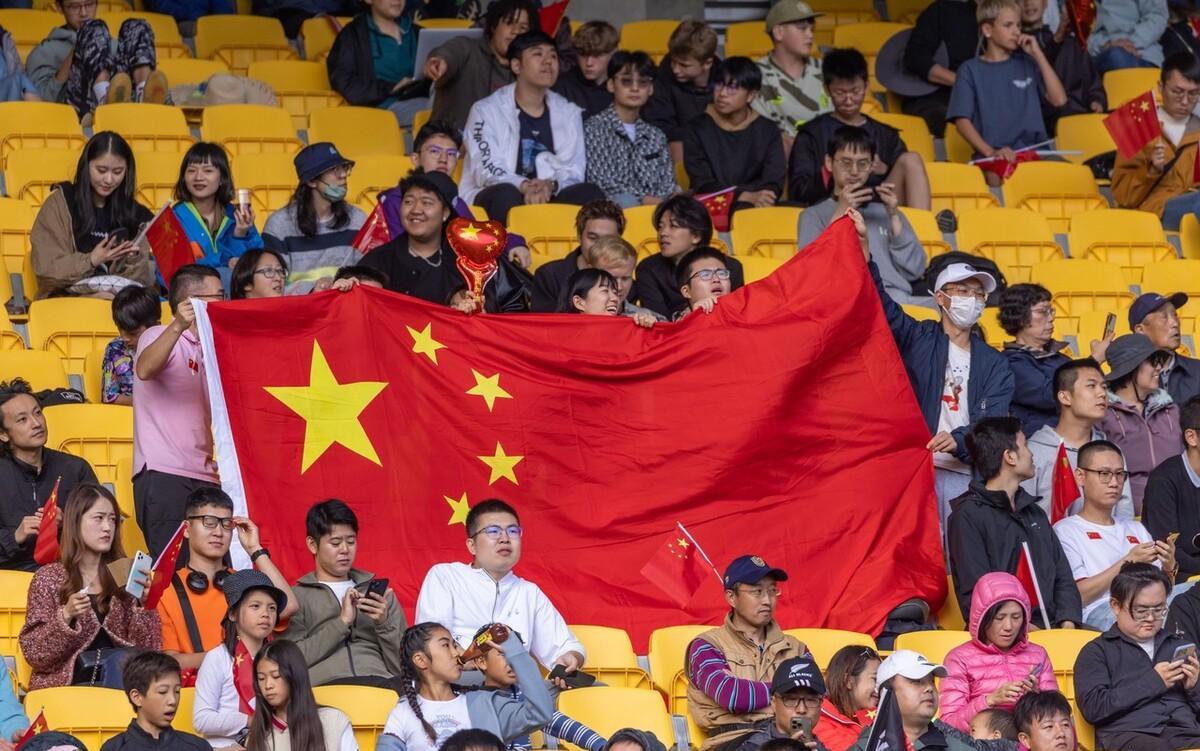 中国男足战胜韩国震撼解说,2010中国男足vs韩国超燃剪辑