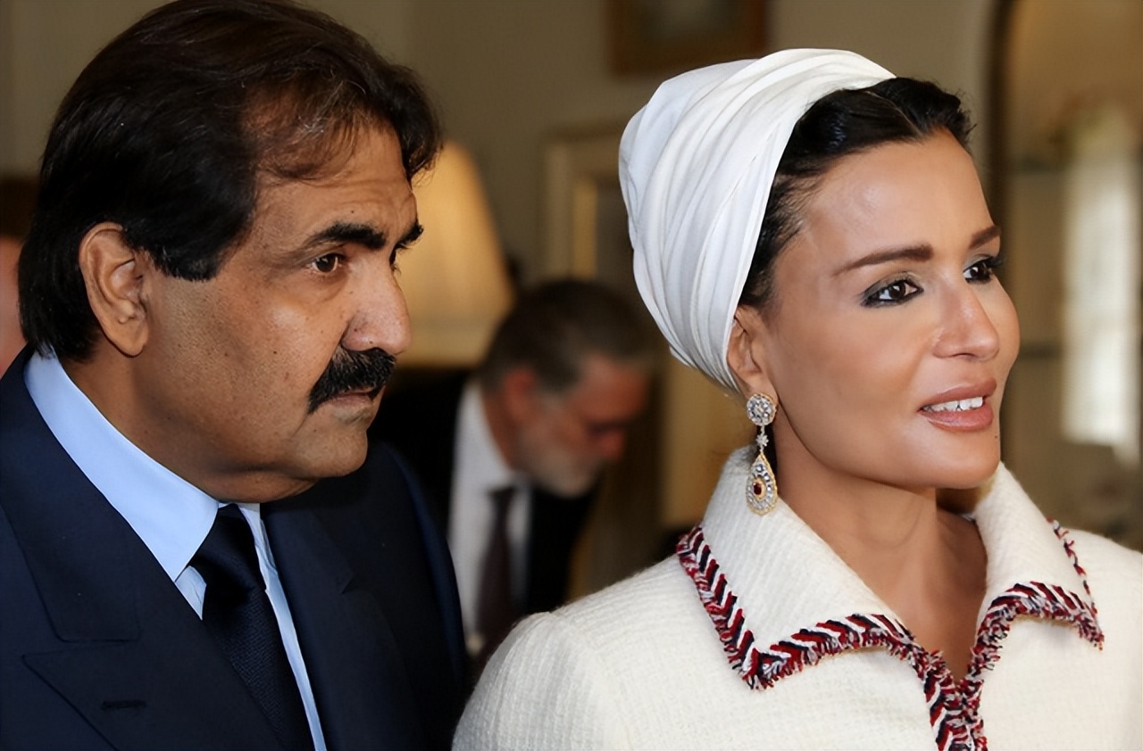 卡塔尔皇太后莫扎一身衣着,卡塔尔太后莫扎走路带风