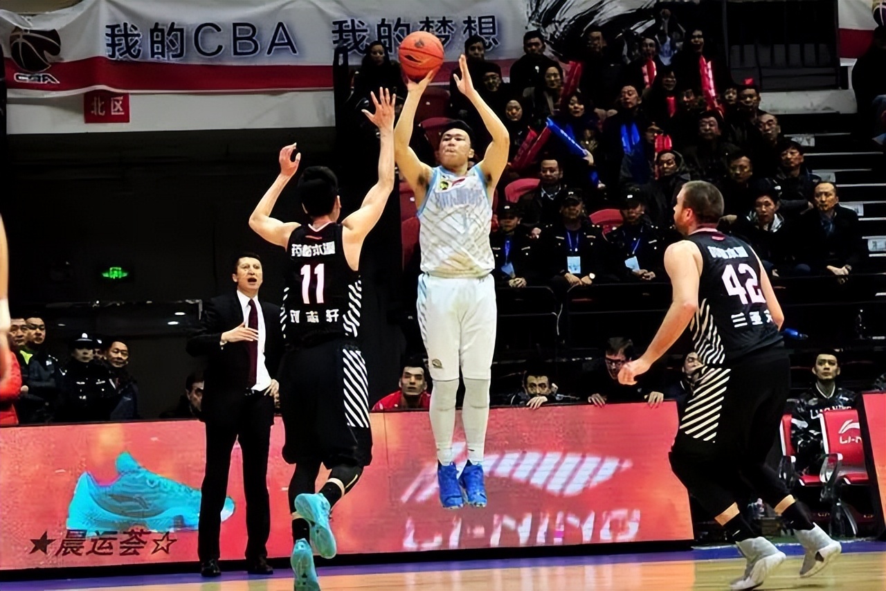 旧文|*疆新**男篮半程总结外线篇：可兰充满正能量西热已成老大哥