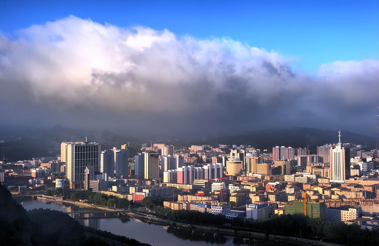 国内哪个城市适合夏天避暑十几度,夏天避暑最凉快的城市是哪个