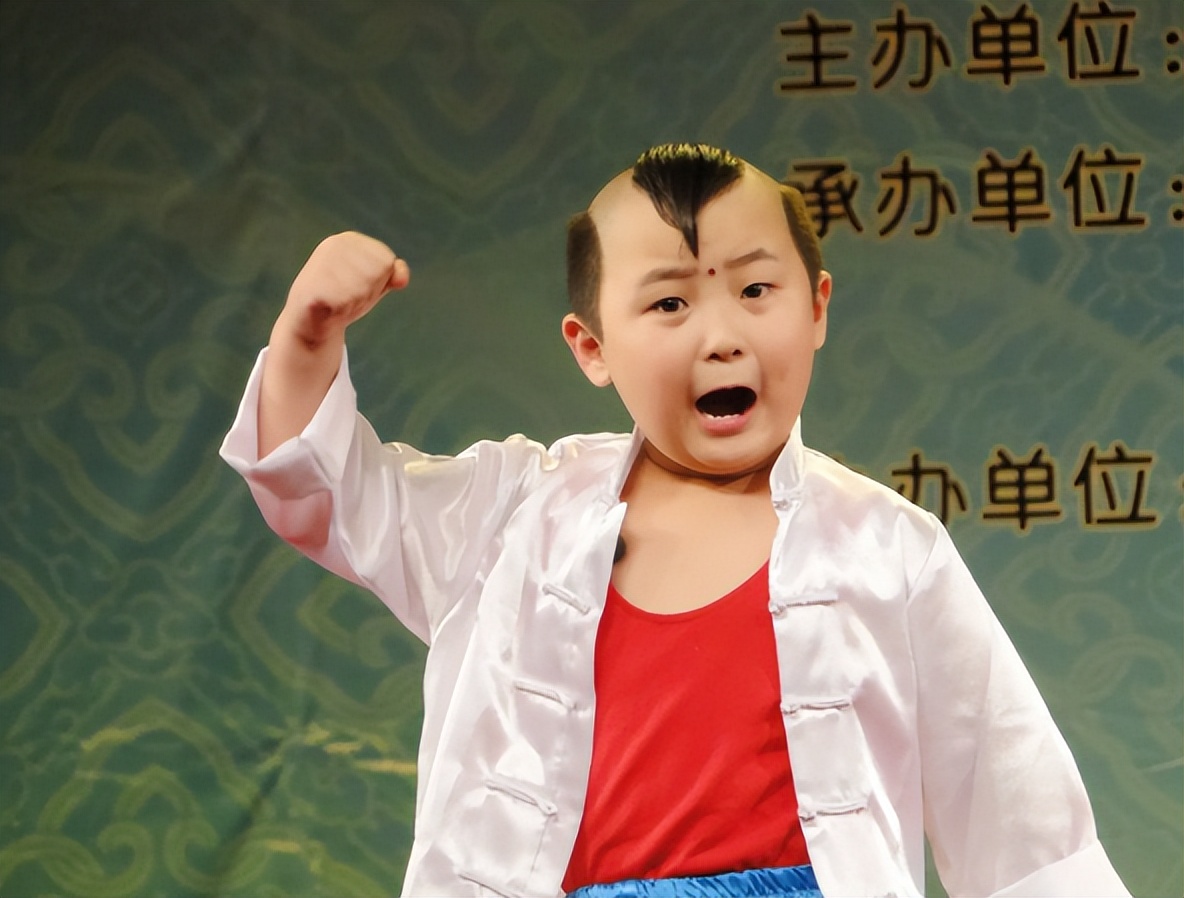 被注射抑生长剂，与女粉丝裸聊，这4位童星，真的被父母害惨了