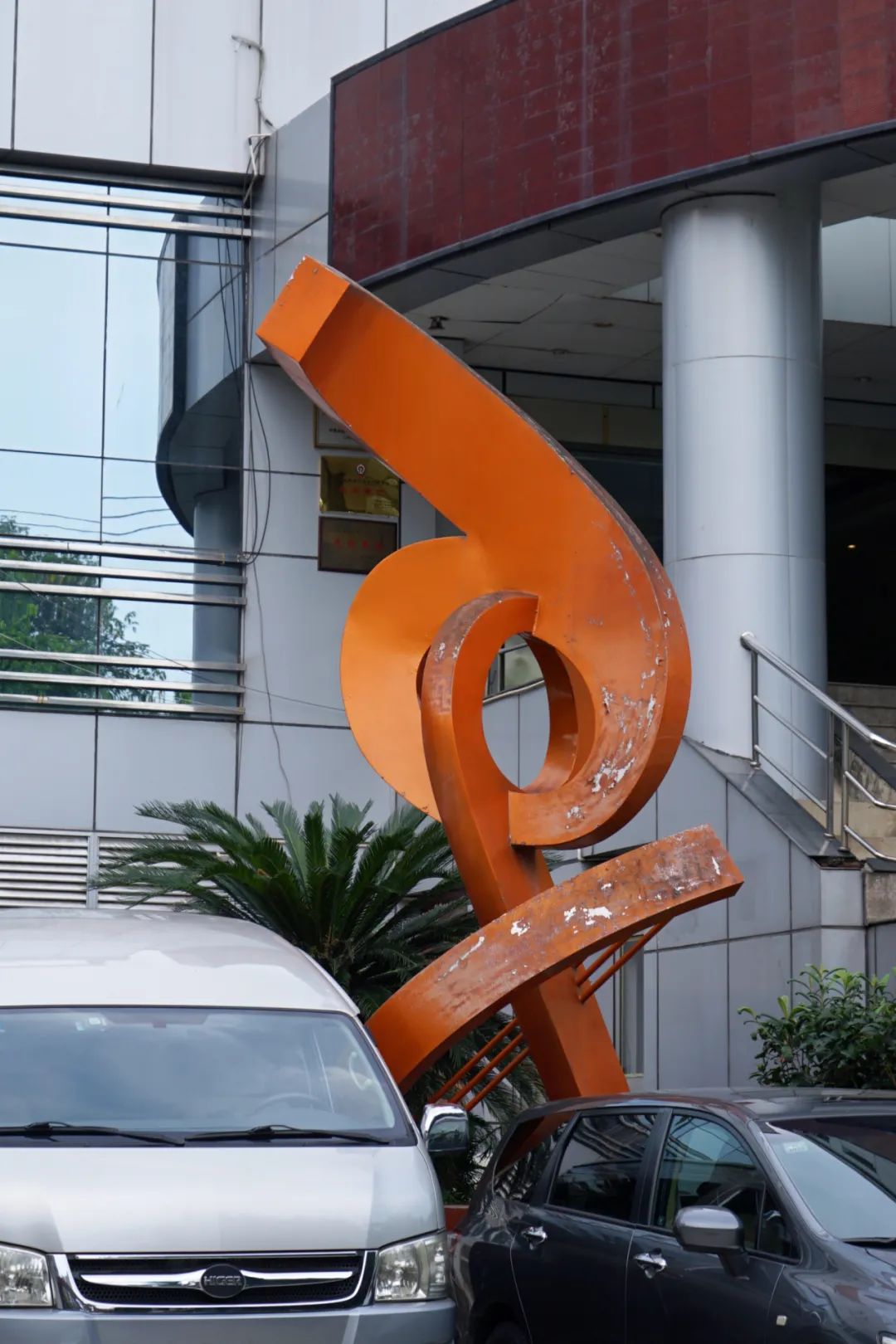 穿越五块石的百米窄巷，打开铁半城的光