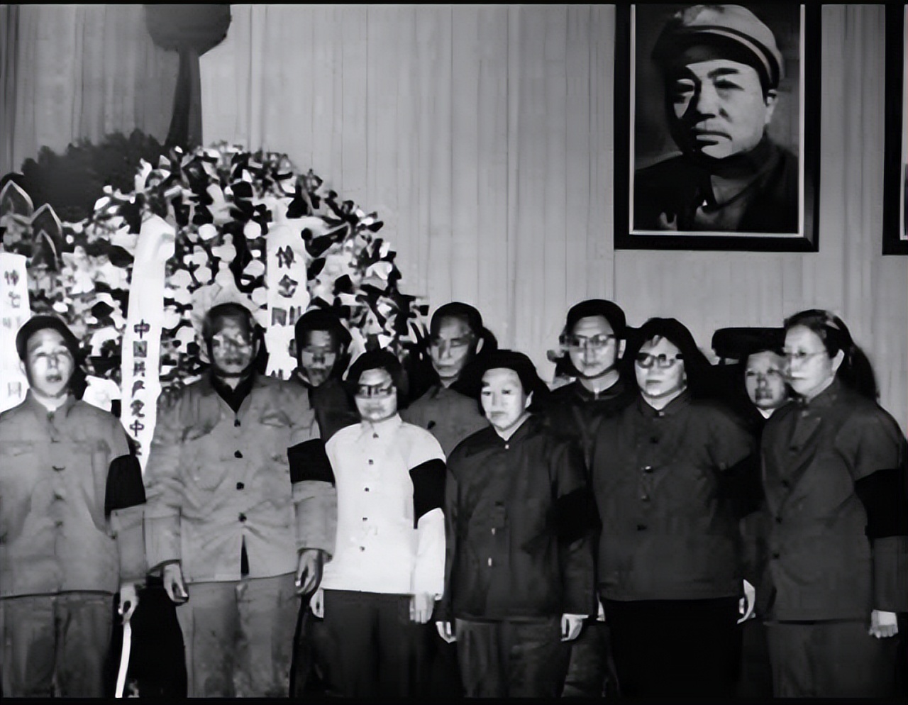 彭老总一生无子女，对侄女视同己出，闲聊时交代身后事