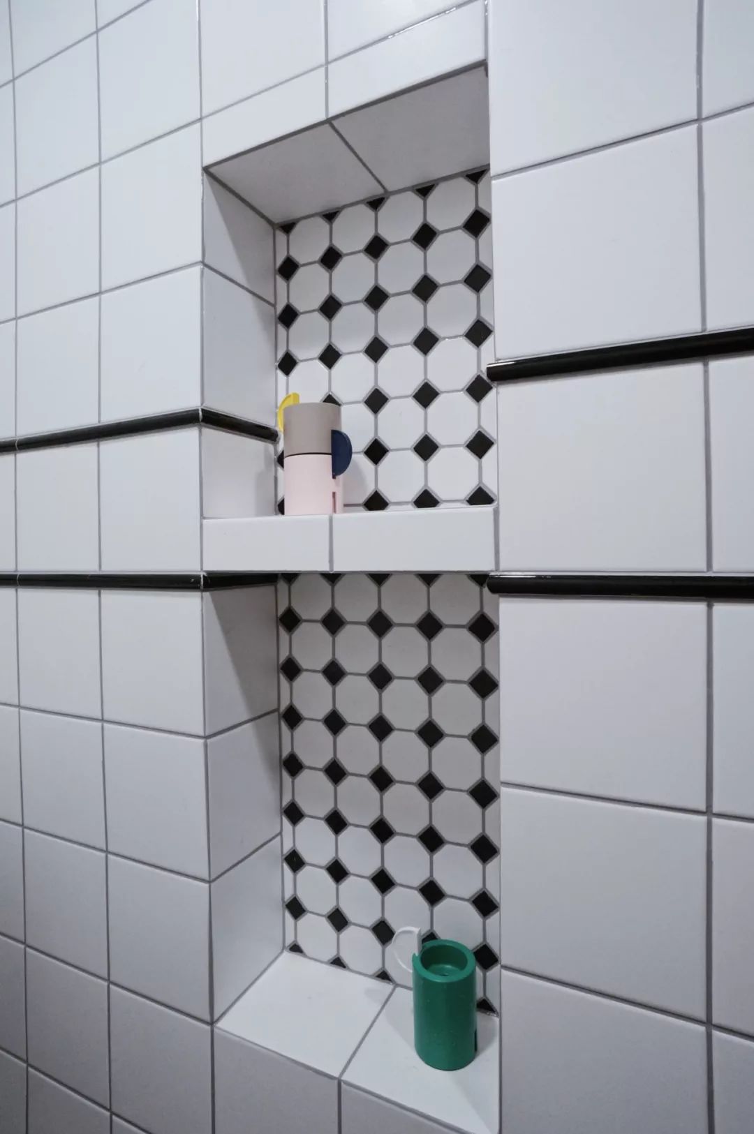 她买下32㎡老旧学区房，为女儿打造小桃园，还有20㎡超舒适大庭院