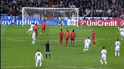 怎么踢香蕉球弧线球,绕过人墙任意球