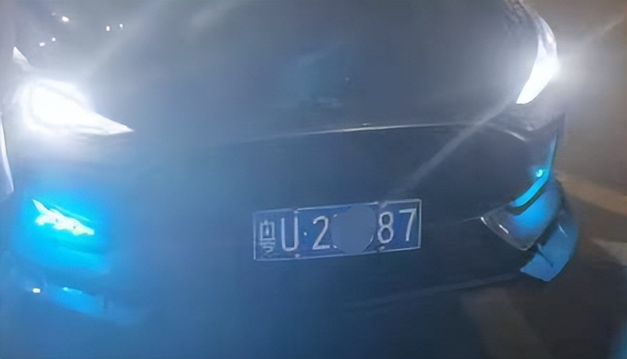 珠海交警追捕精神小伙飙车视频,珠海五辆摩托车被抓