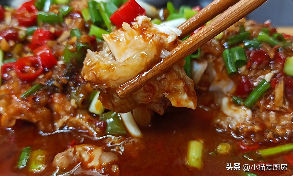 农村下酒菜泡椒蒸腊草鱼,酸菜泡椒草鱼的家常做法