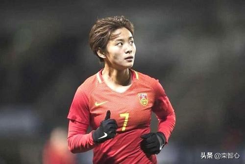 踢足球王霜,王霜吴海燕最新视频