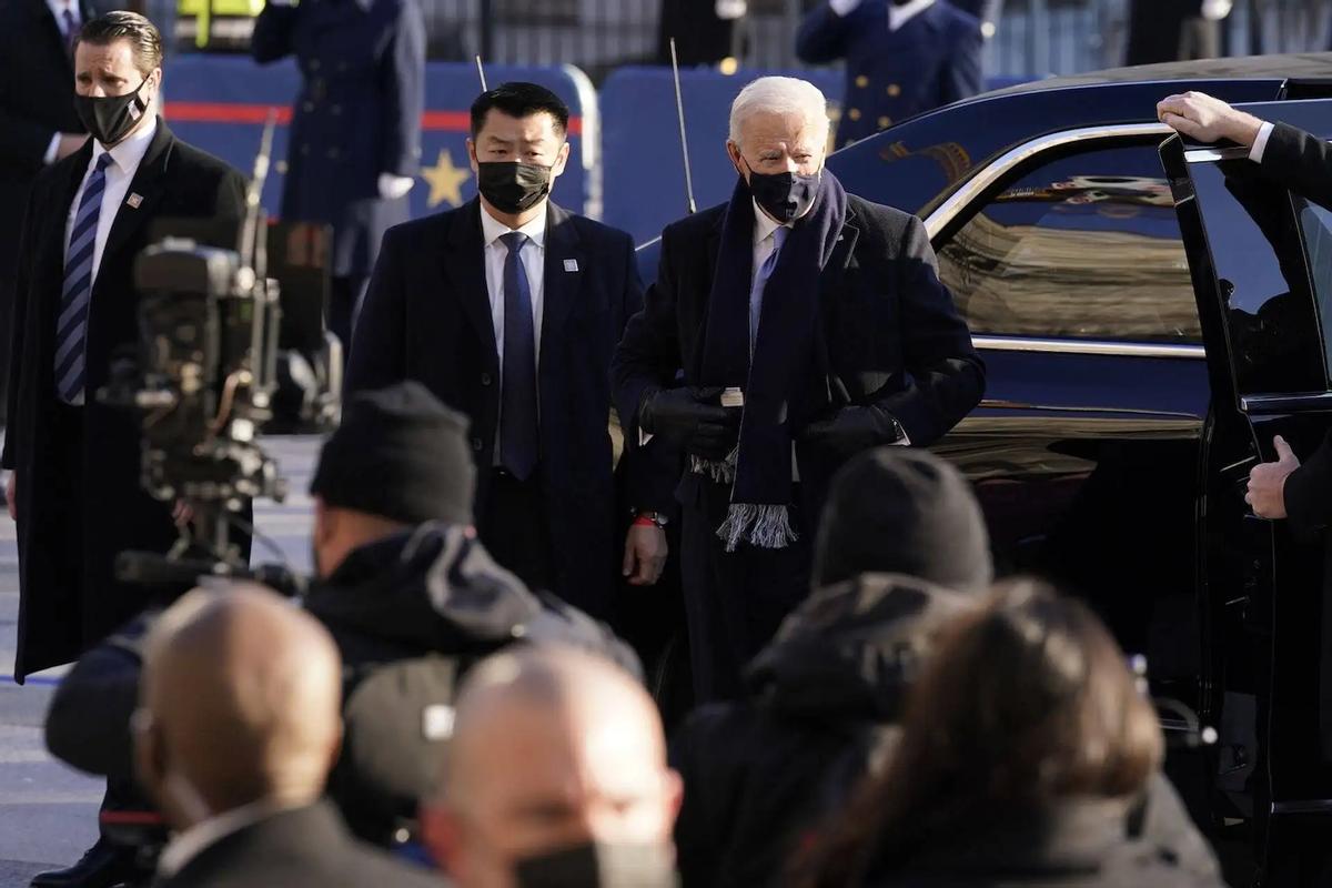 拜登访韩屡屡出丑,两名特工被遣返回国后又现口误,中方亮明立场