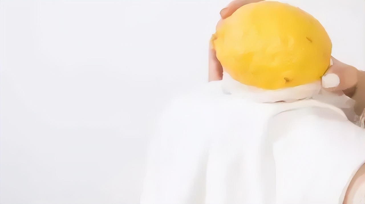 放久的白衣服发黄了怎么可以洗白,白衣服发黄去除小妙招