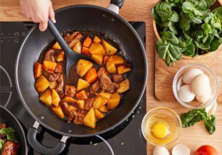 不粘锅会有铁锈致癌吗,不粘锅涂层划痕致癌吗