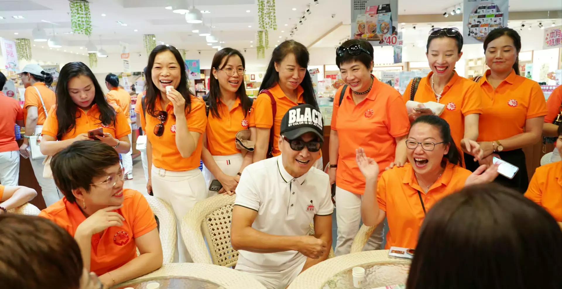 何家劲经历过哪些事,何家劲的工厂有多少人