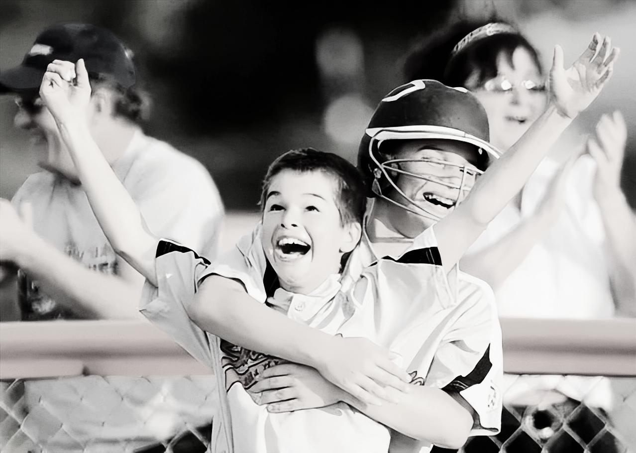 足球垒球游戏,软式棒垒球和足球