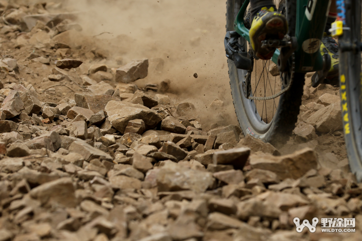 什么车轮胎越长越宽的,为什么汽车越高配轮胎越小