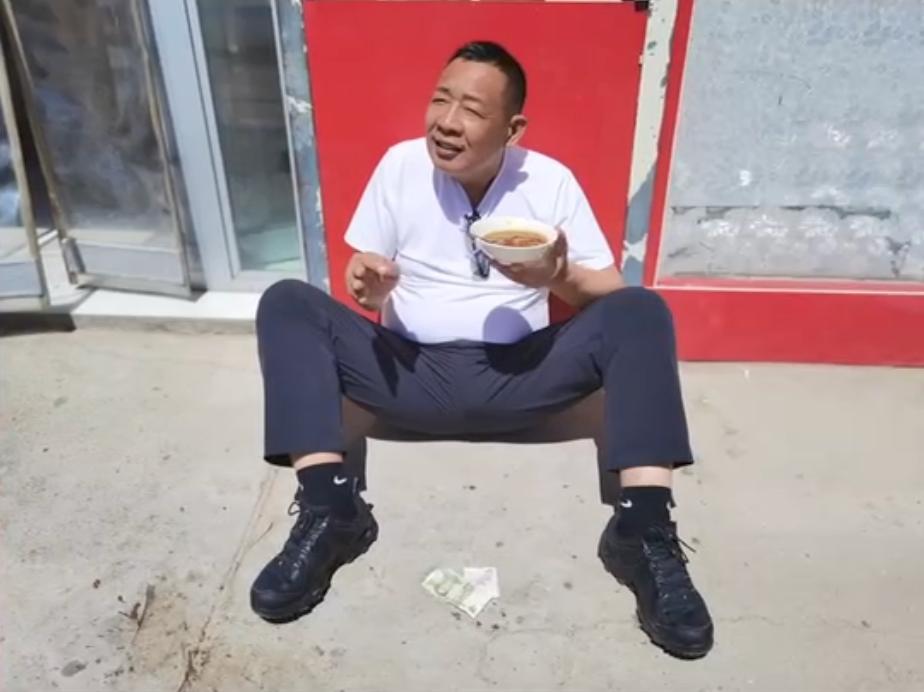 胖东来老板发家史,胖东来老板家里有钱吗