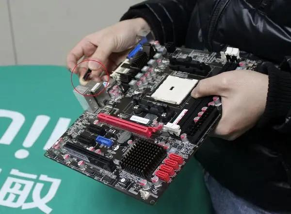 电脑主机指示灯一闪一灭打不开,电脑主机按钮一闪一闪是什么原因