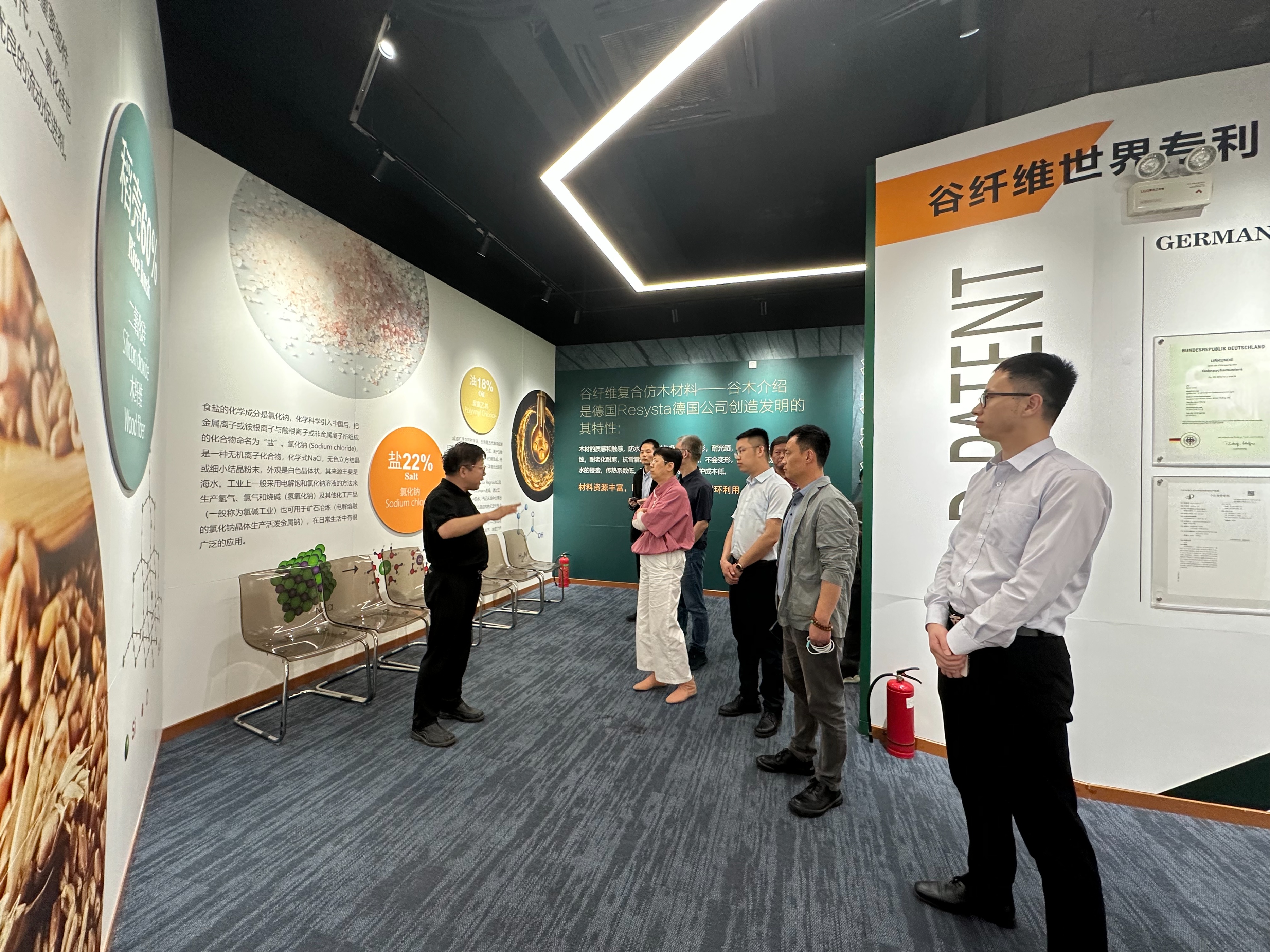 上海市新型建设材料推广中心携霍普股份参观青鹰谷纤维门窗项目