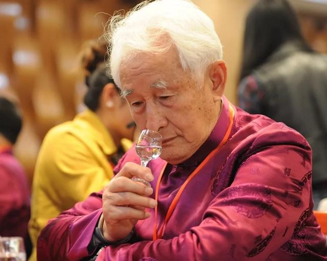 聂卫平被骗走的酒瓶价值不菲,季克良没拿聂卫平的酒瓶