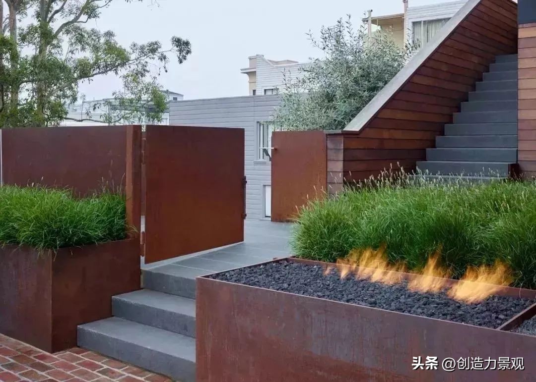 越“锈”越惹人爱的耐候钢，在庭院造景中也被广泛应用着