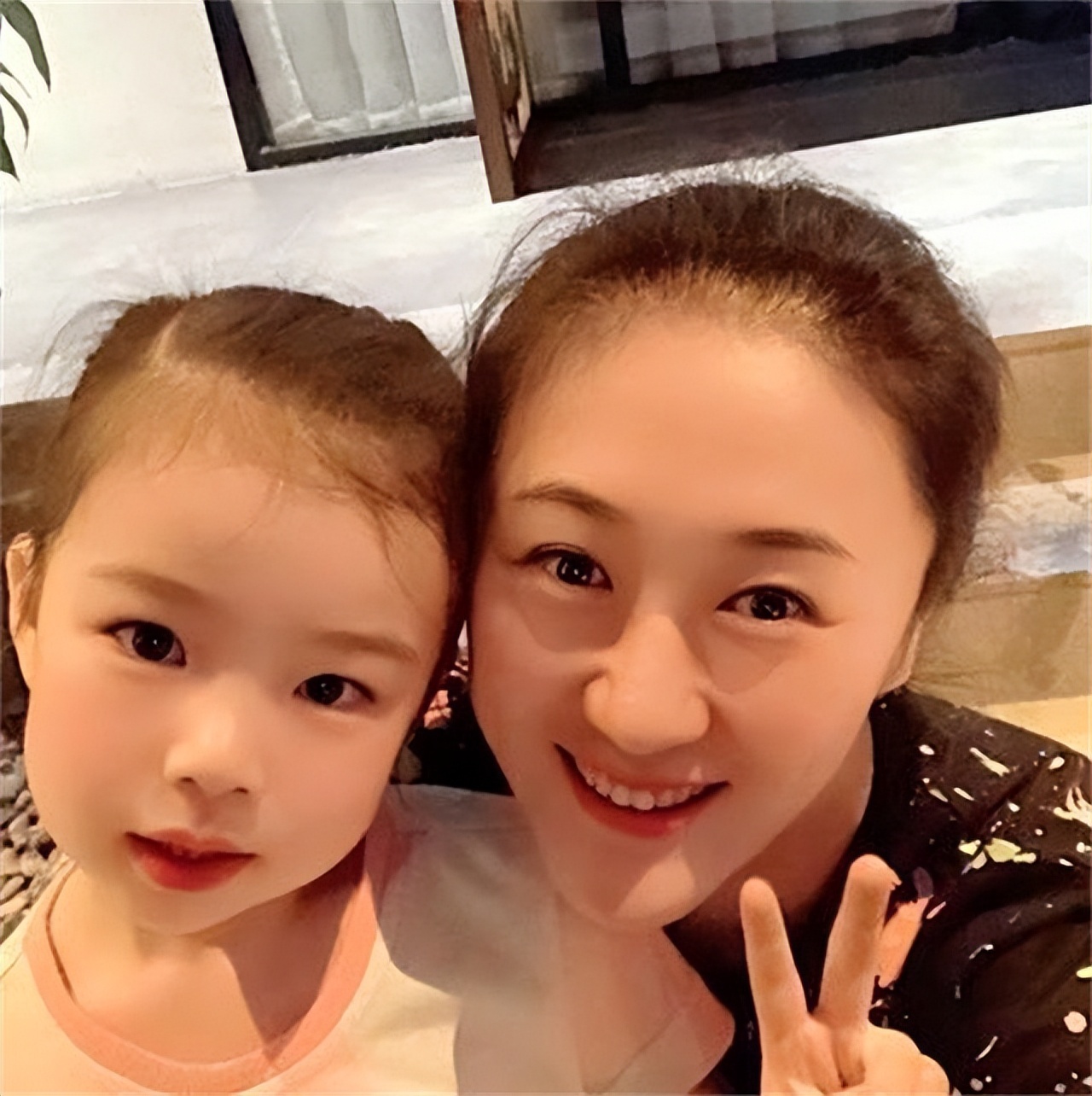 女排名将刘亚男：体坛生涯有泪，因2斤毛豆嫁给帅哥，婚姻幸福