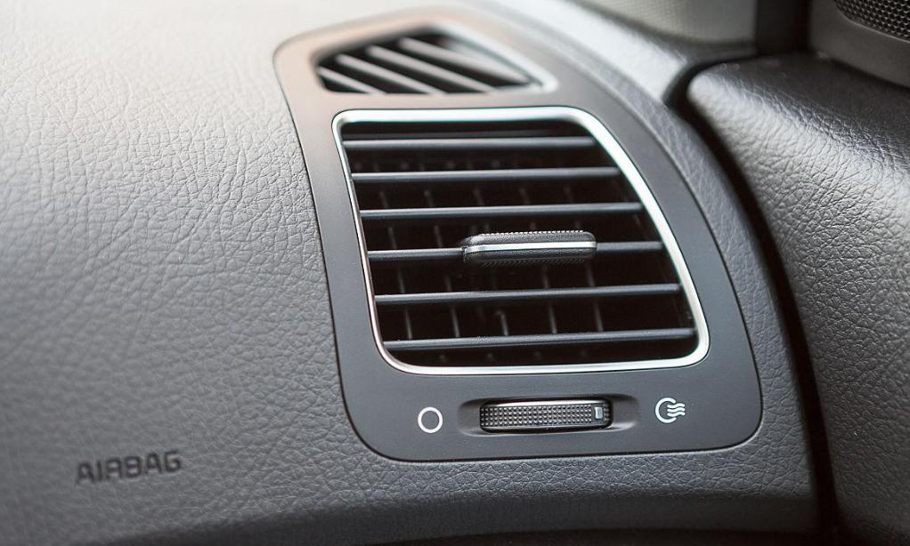 安全气囊能保护副驾吗,副驾被安全气囊弹出有什么危害