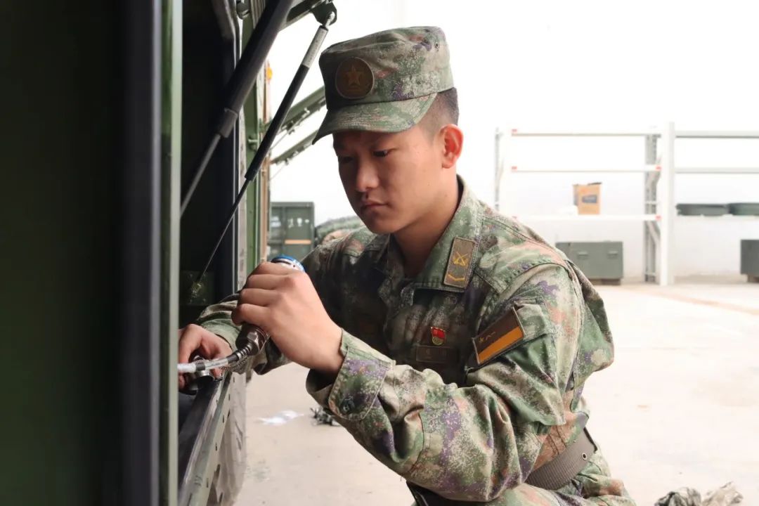 到发射营当兵蹲连