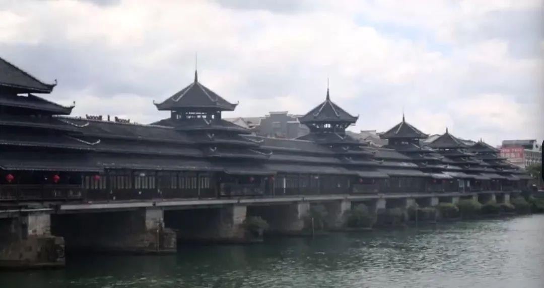 杨佳正面照,三十多年后恋人重逢