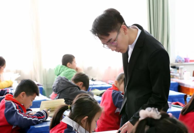 初中语文老师板书潦草,语文老师批改作业自我怀疑式崩溃