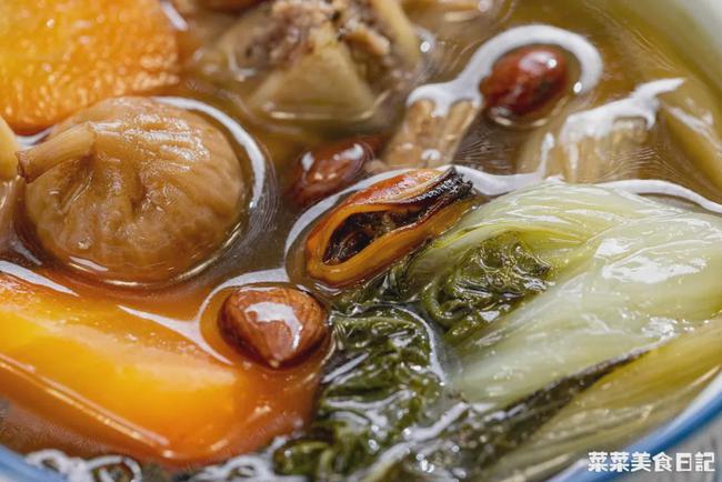 喉咙干到发哑,润嗓子润肺喝什么