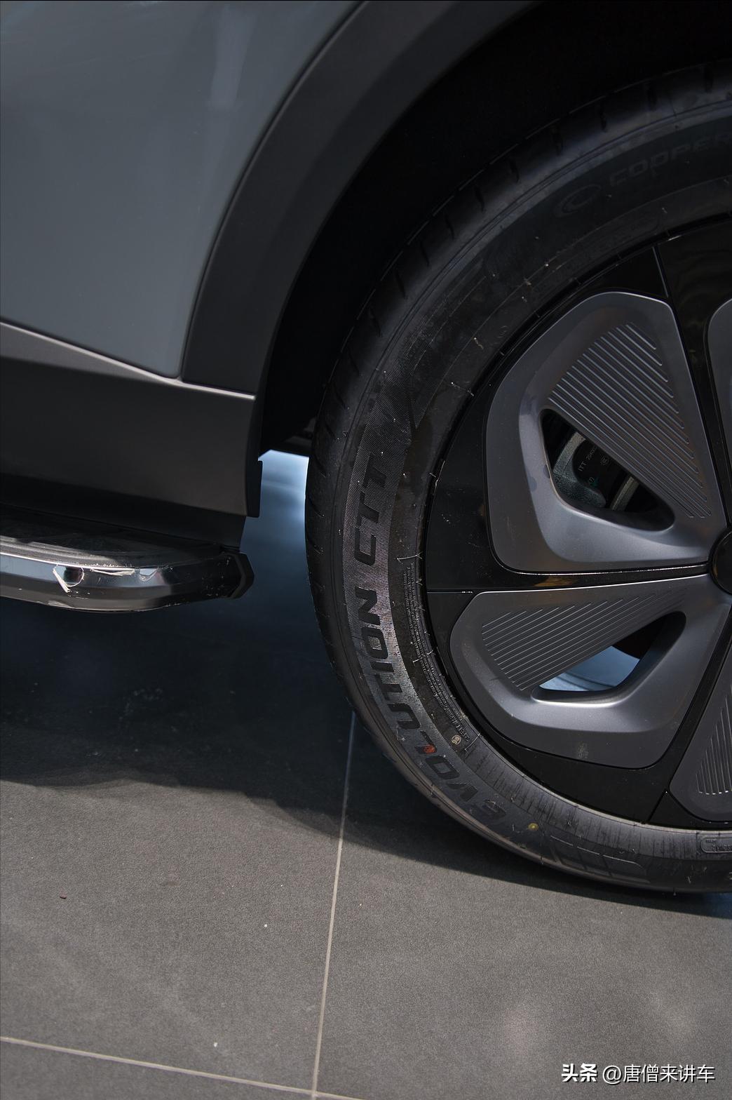 试驾星途瑶光和特斯拉modely，到底买哪款最划算？