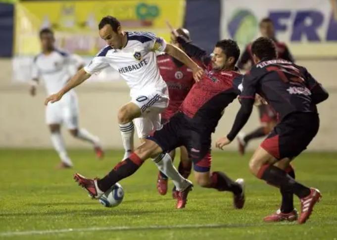 足球场上的政治：18年，奥地利前锋一句脏话，引燃“巴尔干战火”