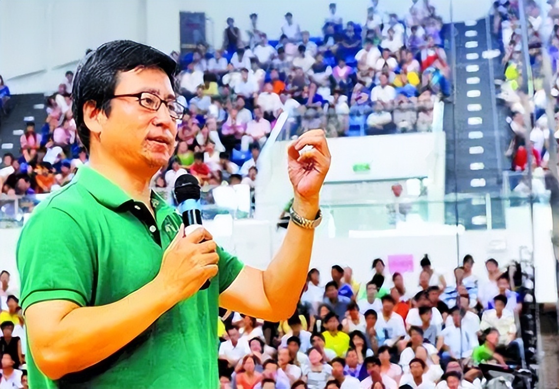 白岩松与妻子共事20多年,白岩松镇江女婿