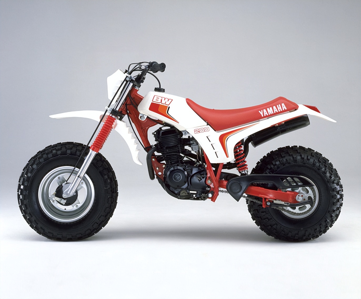 雅马哈qbx125摩托车,雅马哈摩托车150新款太子