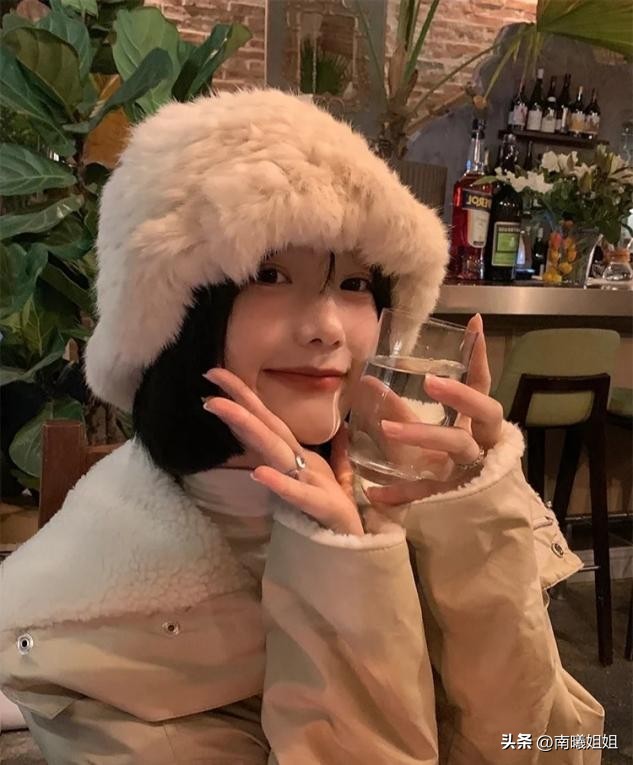 显脸小的帽子戴法,为什么有人戴帽子显脸大