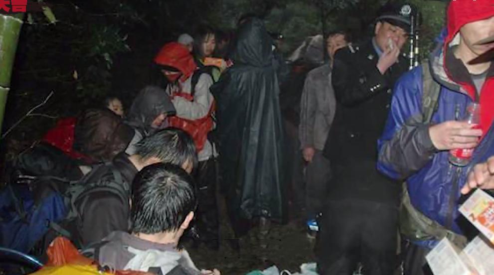 18岁民警因公殉职现场,党十八大以来因公牺牲民警