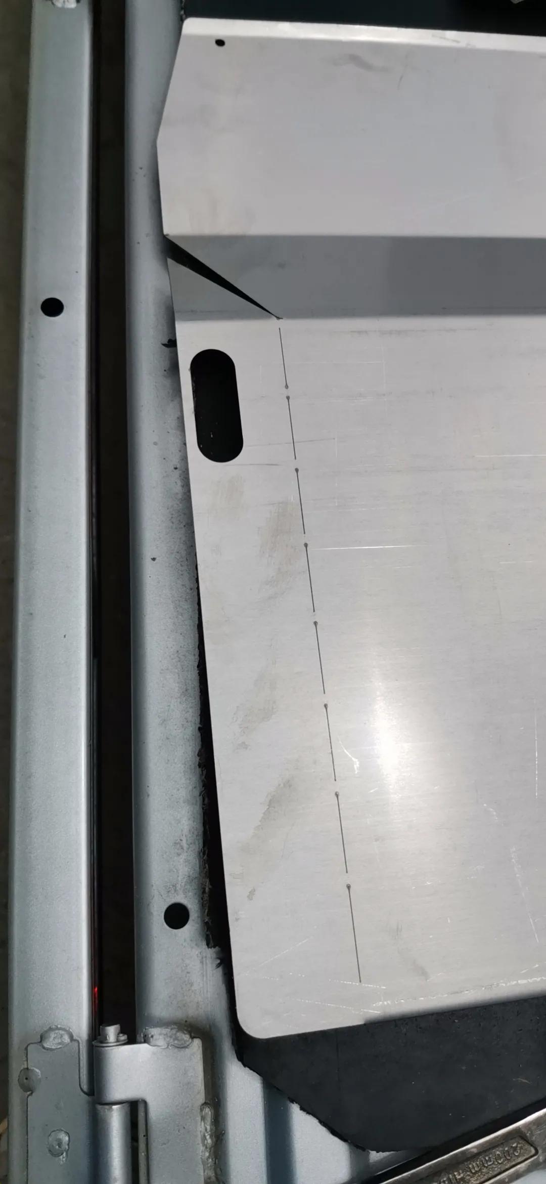 自己动手安装汽车护板好不好装,自己装五菱mini下护板