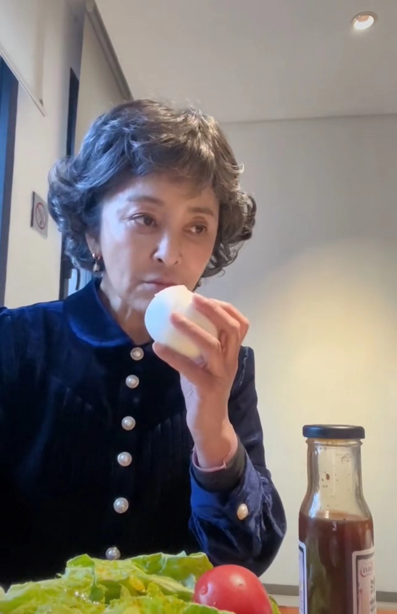 李勤勤晒出日常生活,59岁李勤勤