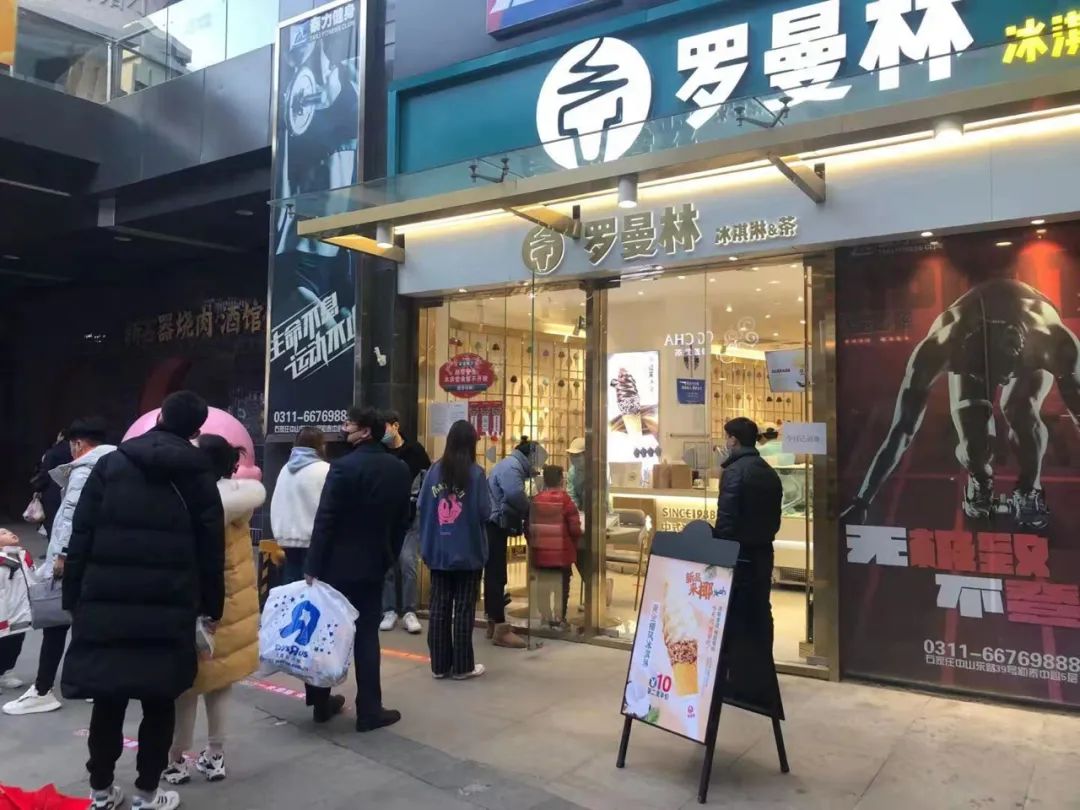 员工、骑手、顾客都阳了，饮品店如何熬过“最后的寒冬”？