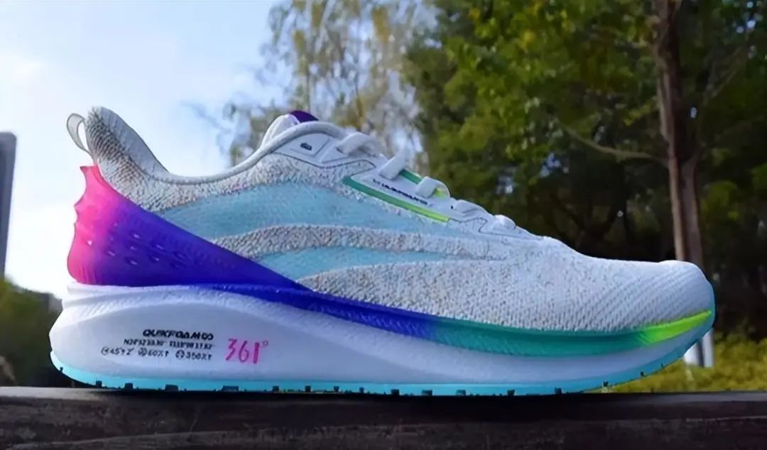 跑鞋tpu材质eva哪个好,跑鞋eva鞋底和橡胶底哪个好些