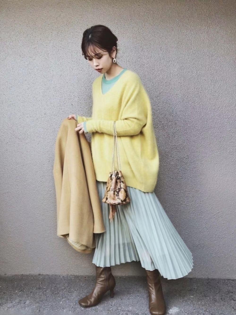 黄穿什么显白,皮肤暗黄的春季穿搭