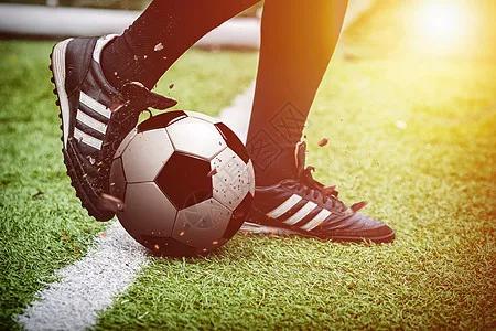 我不懂足球但会看比分,我不懂篮球