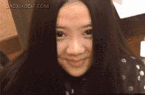 八字刘海怎么打理才不会显头秃,12岁圆脸头秃长发适合剪什么刘海