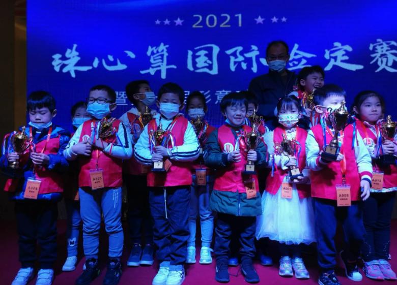 河南8岁神童何雪豪被军校录取,中国神童何雪豪现在什么军衔