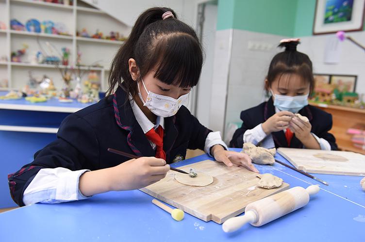 当学生学习没有兴趣时,怎样解决孩子学习缺乏兴趣