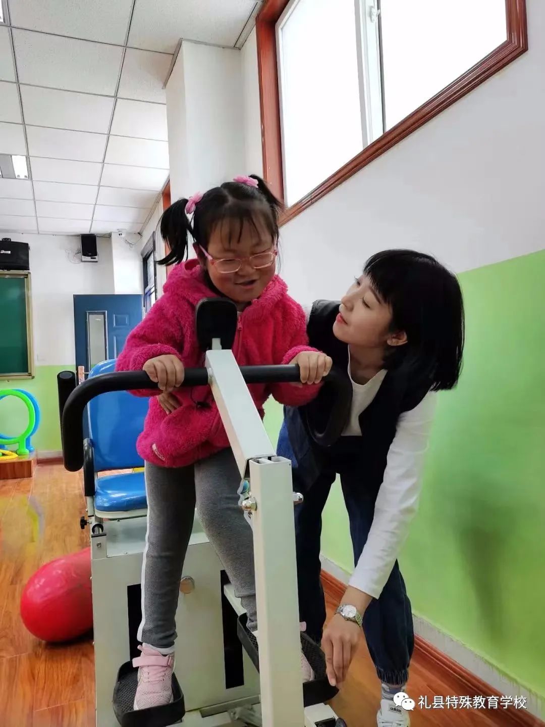 鐗规畩鏁欒偛瀛︽牎宸ヤ綔鍥炵湼,鐖卞績娴囩亴闈欏緟鑺卞紑