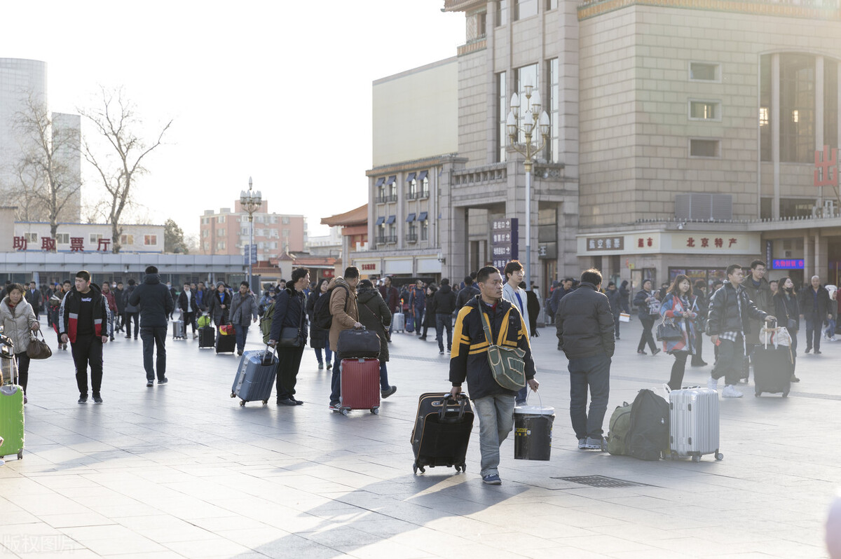 42岁保姆每月工资8000元却要哄睡,住家保姆哭诉