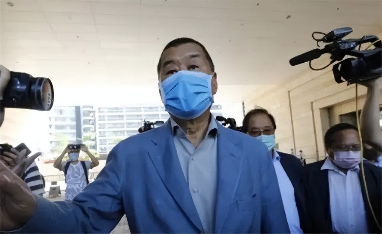 乱港头目*智英黎**，资助反对派的档案，堆起来有两米高，终将被清算