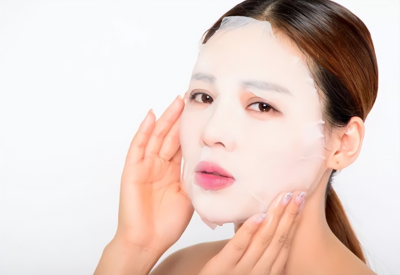 经常化妆和长期素颜皮肤区别,长期化妆的人和素颜的区别