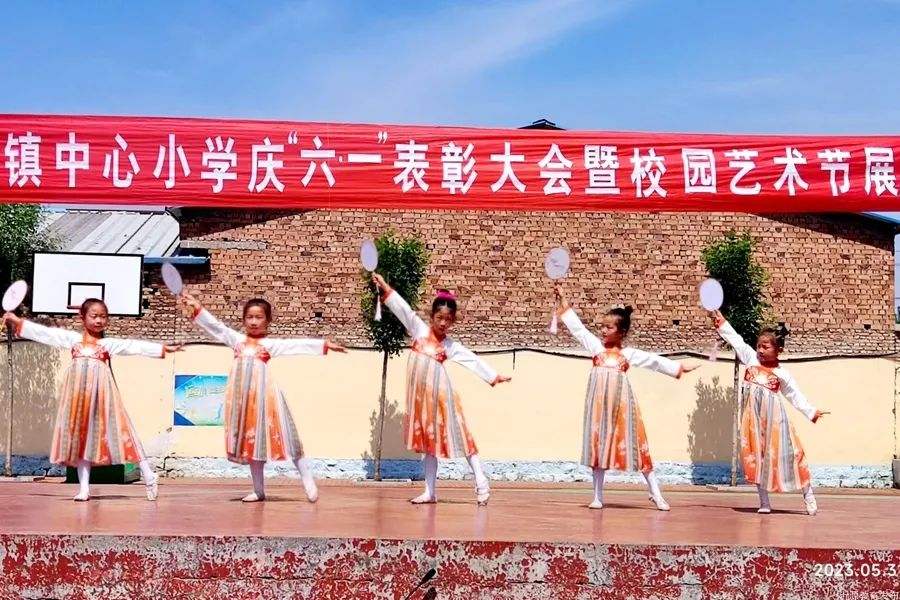 六一儿童节花儿与少年,六一儿童节花儿向阳开